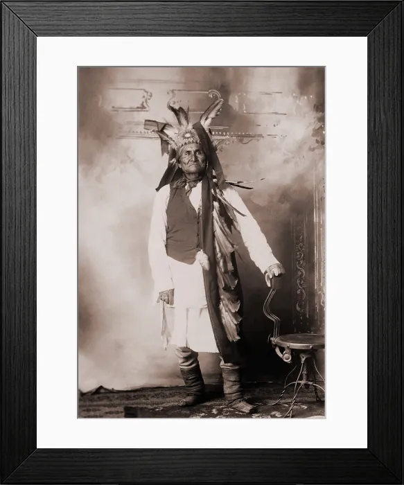 Framed Print : Geronimo (1829-1909), Chiricahua Apache warrior in Indian clothing and feathered headdress. 1906 studio portrait Framed Print : Geronimo (1829-1909), Chiricahua Apache warrior in Indian clothing and feathered headdress. 1906 studio portrait