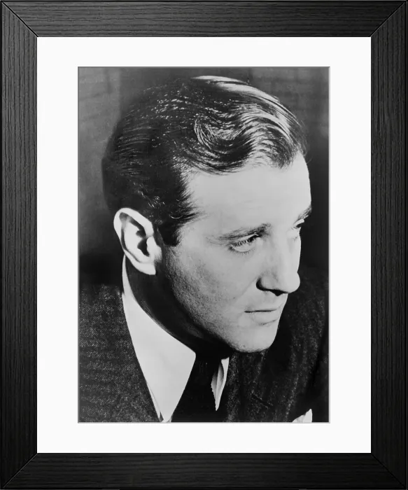 Framed Print : Benny Bugsy Siegel (1906-1947), at the Los Angeles County Jail after a grand jury indicted him of Hollywood gangland execution of police informant Harry Greenberg
