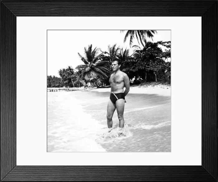 Framed Print : SEA WIFE, Richard Burton, on location, 1957, 20th Century Fox, TM & Copyright / Courtesy: Everett Collection