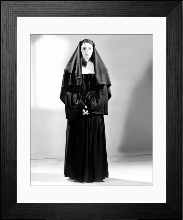 Framed Print : SEA WIFE, Joan Collins, 1957, 20th Century Fox, TM & Copyright / Courtesy: Everett Collection Framed Print : SEA WIFE, Joan Collins, 1957, 20th Century Fox, TM & Copyright / Courtesy: Everett Collection
