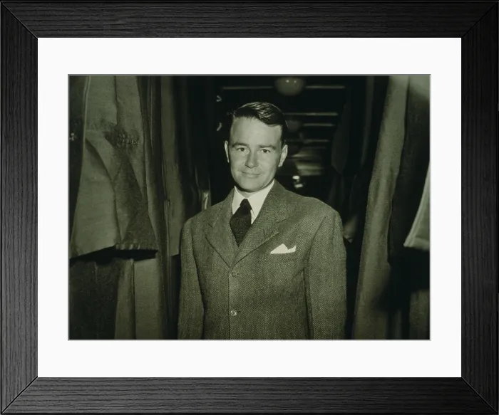 Framed Print : Lew Ayres (1908-1996), American actor, en route to labor camp after declaring himself a conscientious objector in 1942 Framed Print : Lew Ayres (1908-1996), American actor, en route to labor camp after declaring himself a conscientious objector in 1942
