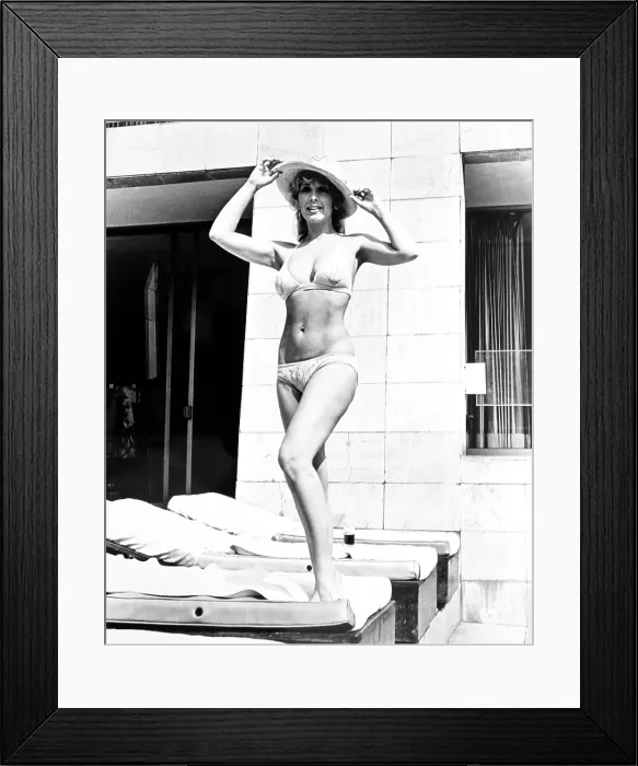 Framed Print : SLAUGHTER, Stella Stevens, 1972