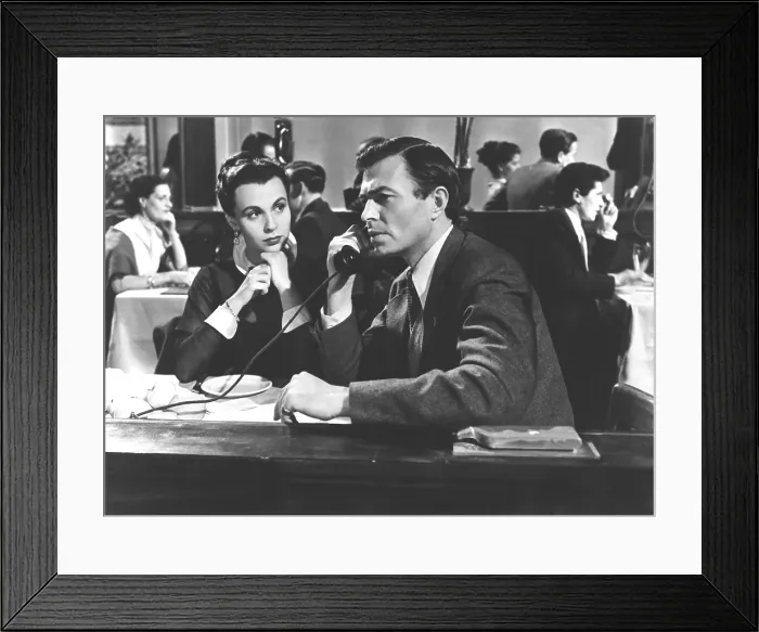 Framed Print : THE MAN BETWEEN, Claire Bloom, James Mason, 1953