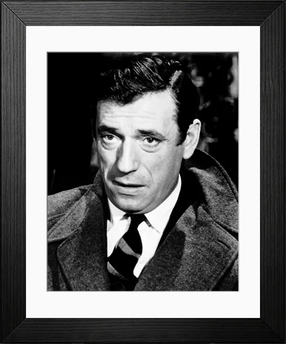 Framed Print : THE SLEEPING CAR MURDER, (aka COMPARTIMENT TUEURS), Yves Montand, 1965