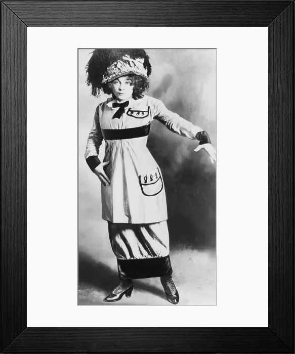 Framed Print : Mae West (1893-1980), when she was burlesque queen, during an appearance in Chicago. 1914
