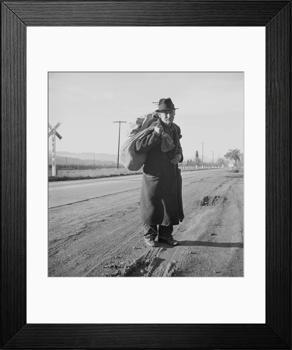 Framed Print : The Great Depression. Itinerant worker, traveling by foot, looking for work in mines, lumber camps, or farms Framed Print : The Great Depression. Itinerant worker, traveling by foot, looking for work in mines, lumber camps, or farms