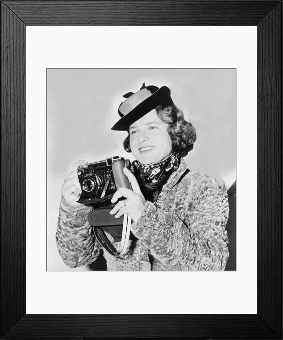 Framed Print : Margaret Bourke-White (1904-1971), one of the most prominent photojournalists of the 20th century Framed Print : Margaret Bourke-White (1904-1971), one of the most prominent photojournalists of the 20th century