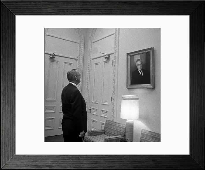 Framed Print : President Lyndon Johnson looking at portrait of President Franklin Roosevelt Framed Print : President Lyndon Johnson looking at portrait of President Franklin Roosevelt