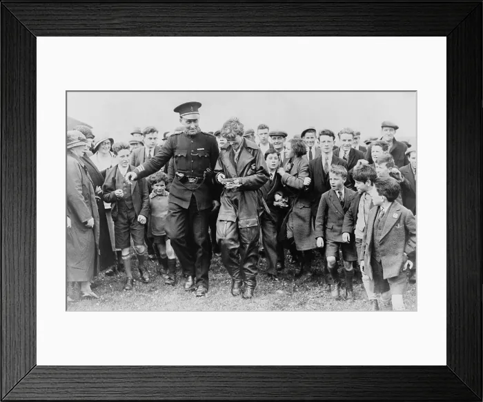 Framed Print : Amelia Earhart (1897-1937), surrounded by crowd of admirers in London on June 1, 1932