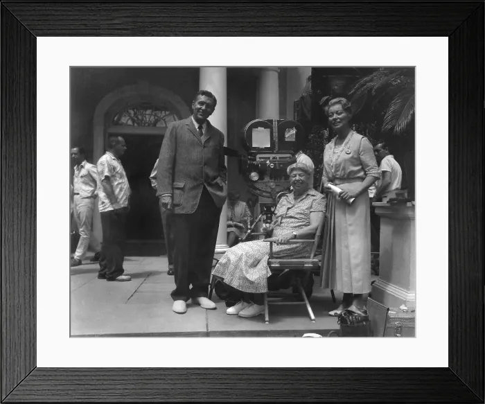 Framed Print : Eleanor Roosevelt at the filming of Sunrise at Campobello. 1960. She is flanked by actors Ralph Bellamy, and Greer Garson at the Roosevelt's Hyde Park estate