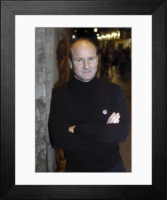 Framed Print : STANTONPhilip (1962). Artist. 2006. Oscar Elias / AISA / Everett Collection (184591)**US SALES ONLY**