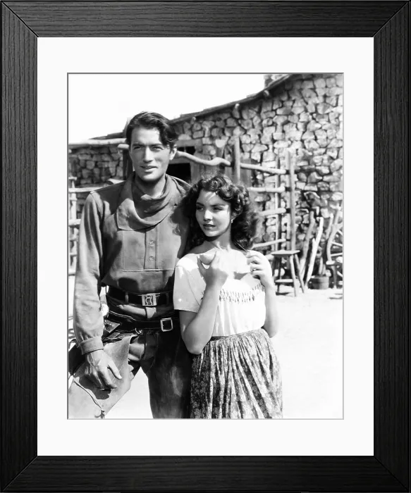 Framed Print : DUEL IN THE SUN, from left, Gregory Peck, Jennifer Jones, 1946 Framed Print : DUEL IN THE SUN, from left, Gregory Peck, Jennifer Jones, 1946