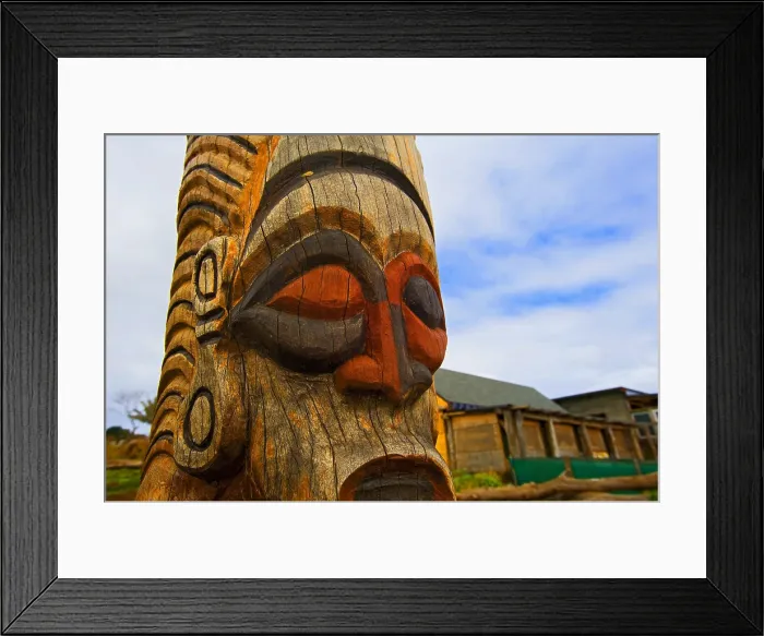 Framed Print : CHILE. Hanga Roa. Easter Island. Rapa Nui National Park. Detail of a wooden totem. Rapa Nui culture. - Alfons Rodriguez / Iberfoto / Everett Collection (333372)**US SALES ONLY** Framed Print : CHILE. Hanga Roa. Easter Island. Rapa Nui National Park. Detail of a wooden totem. Rapa Nui culture. - Alfons Rodriguez / Iberfoto / Everett Collection (333372)**US SALES ONLY**