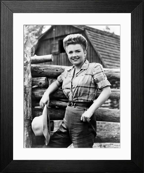 Framed Print : SMOKY, Anne Baxter, 1946, 20th Century Fox, TM & Copyright / Courtesy: Everett Collection Framed Print : SMOKY, Anne Baxter, 1946, 20th Century Fox, TM & Copyright / Courtesy: Everett Collection