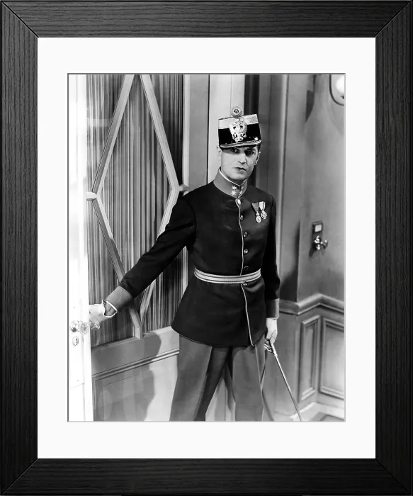 Framed Print : THE SMILING LIEUTENANT, Maurice Chevalier, 1931