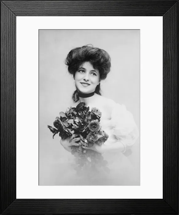 Framed Print : Evelyn Nesbit (1884-1967), a beautiful young woman who worked as an artist model and a chorus girl. edwardian, gibson girl, 1901 glamour photograph by Otto Sarony