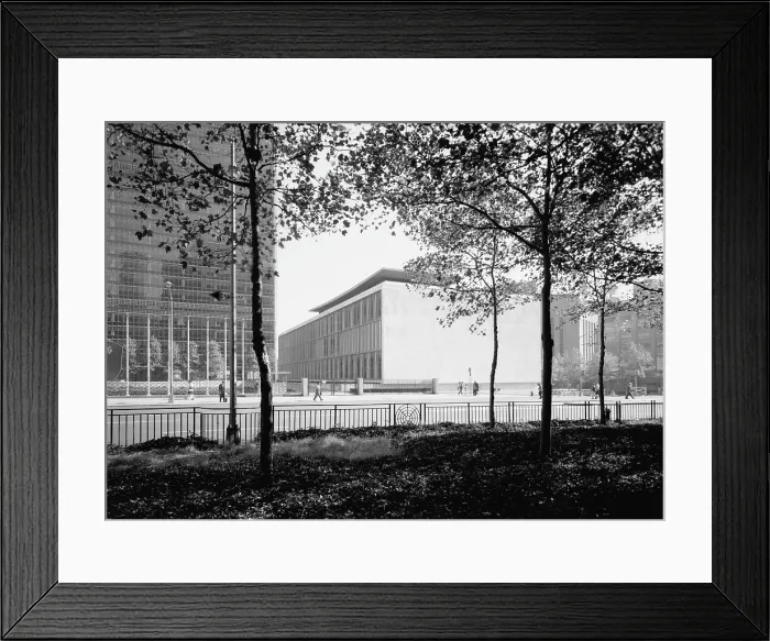 Framed Print : New York City, United Nations Headquarters, United Nations Plaza. SECRETARIAT BUILDING (DETAIL LEFT) AND DAG HAMMARSKJOLD LIBRARY (RIGHT). September, 1966 Framed Print : New York City, United Nations Headquarters, United Nations Plaza. SECRETARIAT BUILDING (DETAIL LEFT) AND DAG HAMMARSKJOLD LIBRARY (RIGHT). September, 1966
