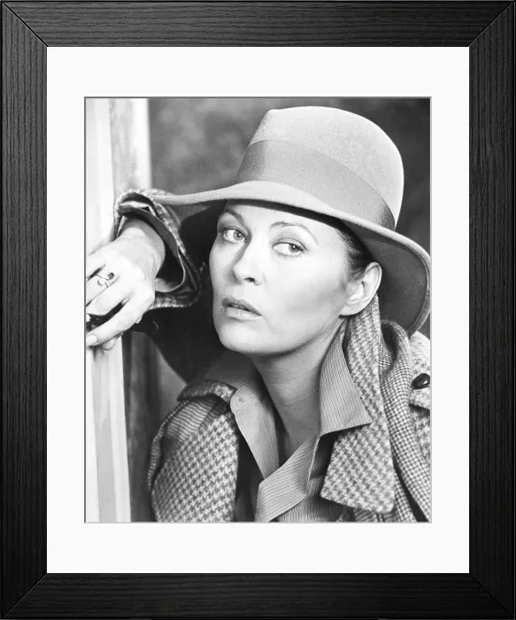 Framed Print : EYES OF LAURA MARS, Faye Dunaway, 1978, Columbia / courtesy Everett Collection Framed Print : EYES OF LAURA MARS, Faye Dunaway, 1978, Columbia / courtesy Everett Collection