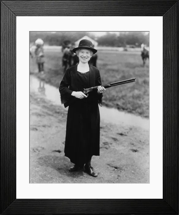 Framed Print : Annie Oakley (1860-1926), in 1922 with a gun given to her by Buffalo Bill