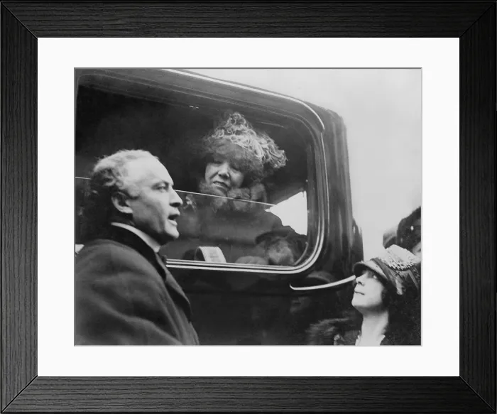 Framed Print : Harry and Beatrice Houdini with famed actress, Sarah Bernhardt, Boston. 1917 Framed Print : Harry and Beatrice Houdini with famed actress, Sarah Bernhardt, Boston. 1917