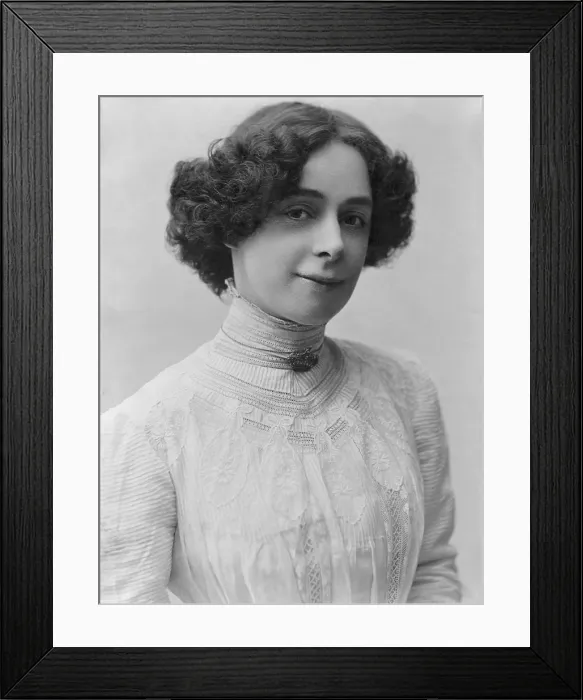 Framed Print : Beatrice Houdini (1876-1943), wife and performance partner of famed magician Harry Houdini. Cal 1900 Framed Print : Beatrice Houdini (1876-1943), wife and performance partner of famed magician Harry Houdini. Cal 1900