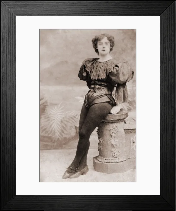 Framed Print : Beatrice Houdini (1876-1943), wife and performance partner of famed magician Harry Houdini Framed Print : Beatrice Houdini (1876-1943), wife and performance partner of famed magician Harry Houdini