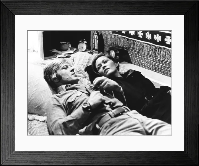 Framed Print : THREE DAYS OF THE CONDOR, from left: Robert Redford, Faye Dunaway, 1975