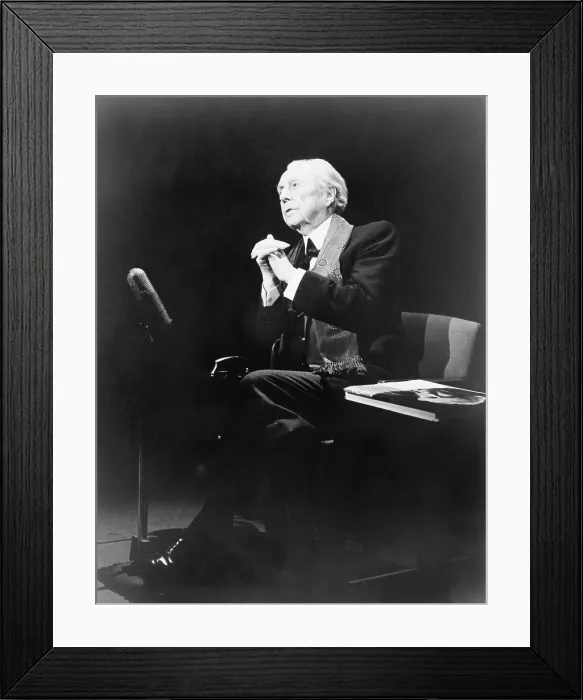 Framed Print : Frank Lloyd Wright (1867-1959), in an expressive pose, during THE MIKE WALLACE INTEVIEW television program, 1957 Framed Print : Frank Lloyd Wright (1867-1959), in an expressive pose, during THE MIKE WALLACE INTEVIEW television program, 1957