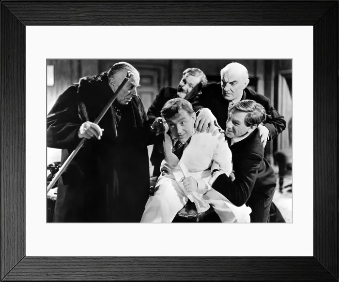 Framed Print : THE MAN IN THE WHITE SUIT, Ernest Thesiger, Howard Marion Crawford, Alec Guinness, Michael Gough, 1951 Framed Print : THE MAN IN THE WHITE SUIT, Ernest Thesiger, Howard Marion Crawford, Alec Guinness, Michael Gough, 1951