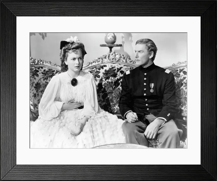 Framed Print : THEY DIED WITH THEIR BOOTS ON, from left: Olivia de Havilland, Errol Flynn as George Armstrong Custer, 1941 Framed Print : THEY DIED WITH THEIR BOOTS ON, from left: Olivia de Havilland, Errol Flynn as George Armstrong Custer, 1941