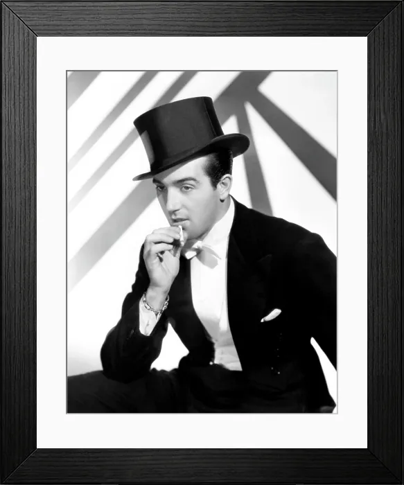 Framed Print : LOVE ON TOAST, John Payne, 1937