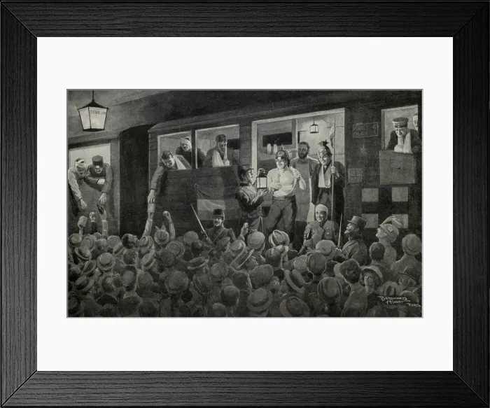 Framed Print : World War 1. Wounded soldiers being welcomed by a crowd on the railway platform in France Framed Print : World War 1. Wounded soldiers being welcomed by a crowd on the railway platform in France