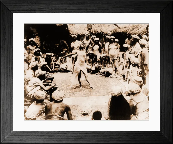 Framed Print : Nautch girl, a young Indian dancing on rug with Hindu men and women watching. India, 1914