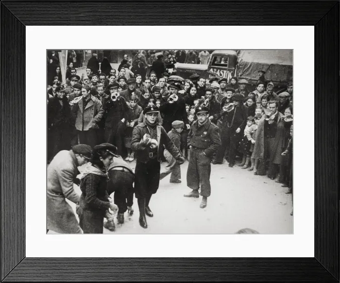 Framed Print : Spanish Civil War (1936-1939). Cornet call to collect for the fighters of the Popular Army (Madrid1936-1937). AISA / Everett Collection (20782)**US SALES ONLY**