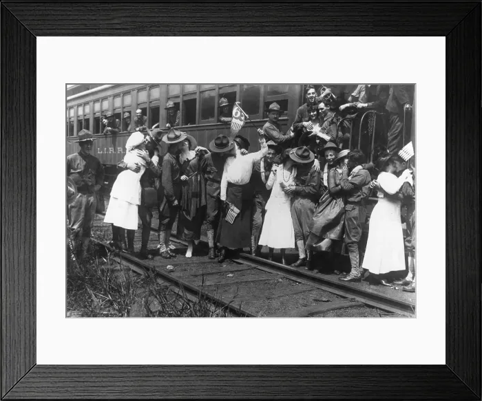 Framed Print : Sweethearts saying goodbye to American WW1 soldiers in August 1917. Relatives of the 69th Infantry of New York see their train off. (BSLOC_2012_4_12)
