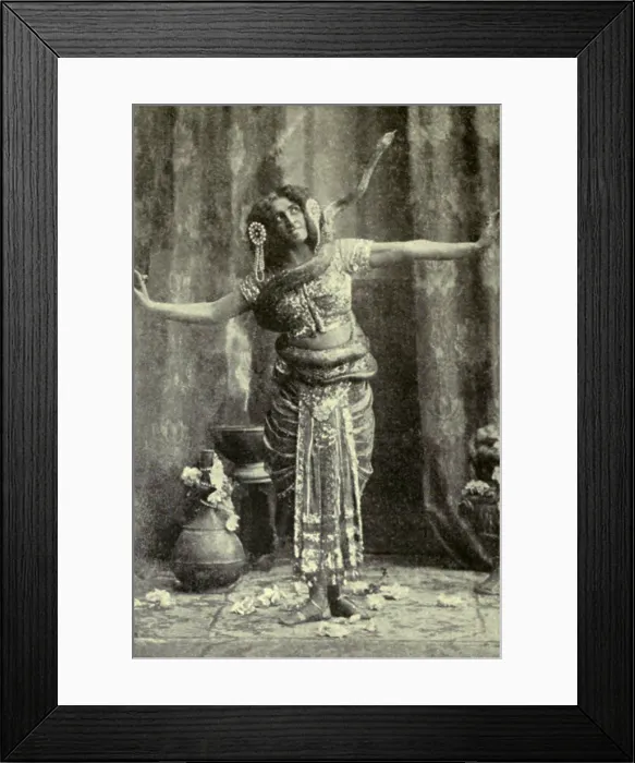 Framed Print : Mata Hari, exotic dancer, was executed in 1917 as a WW1 German Spy. The celebrated Hindu dancer with a snake coiled around her body. Ca. 1910. (BSLOC_2012_4_128)
