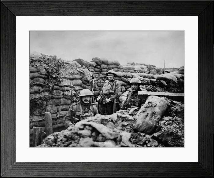 Framed Print : British World War 1 soldiers in a front Line trench. 1915-18. (BSLOC_2012_4_137) Framed Print : British World War 1 soldiers in a front Line trench. 1915-18. (BSLOC_2012_4_137)