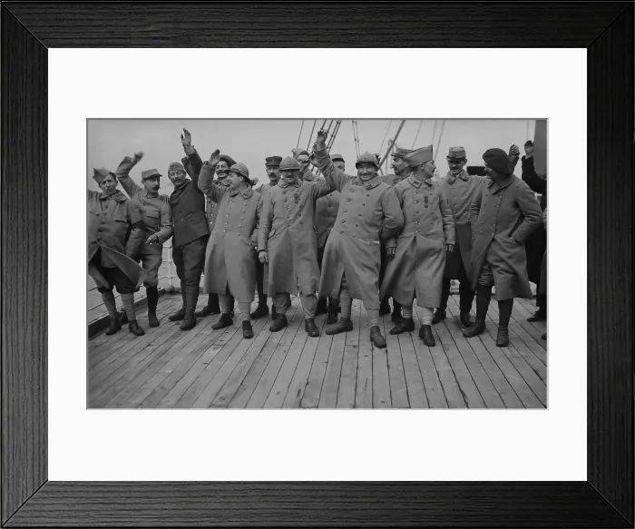 Framed Print : Happy French World War 1 soldiers on leave. 1915-18. (BSLOC_2012_4_141) Framed Print : Happy French World War 1 soldiers on leave. 1915-18. (BSLOC_2012_4_141)