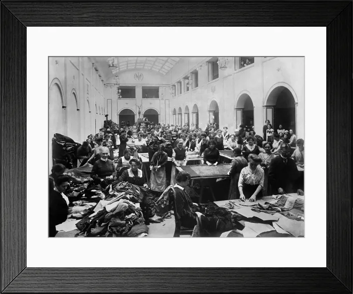 Framed Print : German women making soldiers uniforms during world War 1. 1914-18. (BSLOC_2012_4_57)