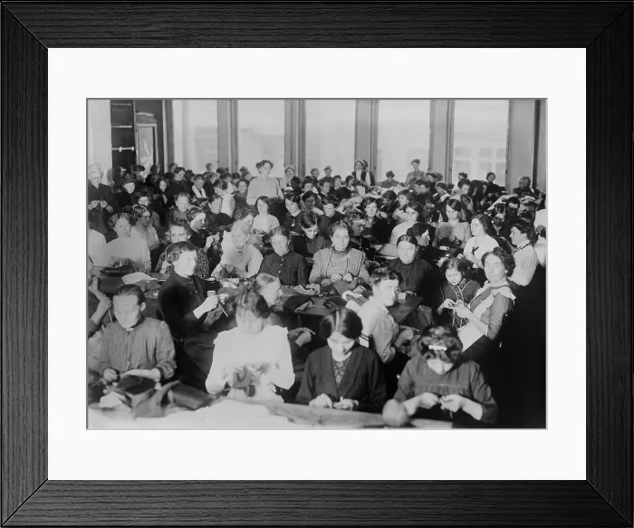 Framed Print : Women in Berlin, Germany, knitting for soldiers during World War I. 1914-15. (BSLOC_2012_4_51)