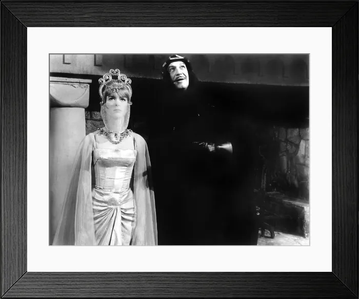 Framed Print : THE MASQUE OF THE RED DEATH, Jane Asher, Vincent Price, 1964 Framed Print : THE MASQUE OF THE RED DEATH, Jane Asher, Vincent Price, 1964