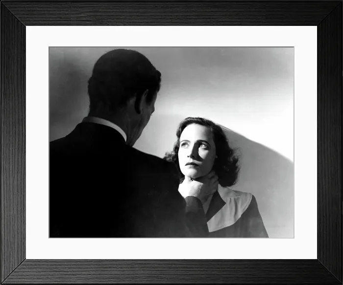 Framed Print : SHADOW OF A DOUBT, Joseph Cotten, Teresa Wright, strangling, 1943 Framed Print : SHADOW OF A DOUBT, Joseph Cotten, Teresa Wright, strangling, 1943