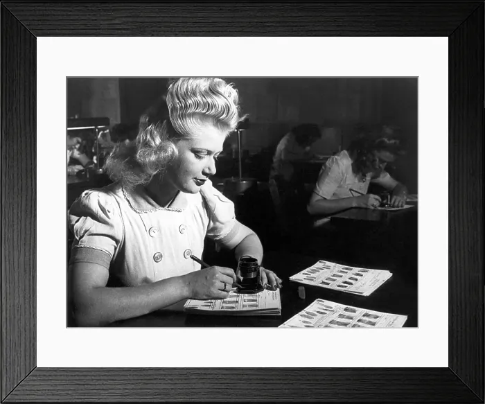 Framed Print : FBI forensic science used an army of trained finger print analysts to establish criminal identities. Ca. 1940s Framed Print : FBI forensic science used an army of trained finger print analysts to establish criminal identities. Ca. 1940s
