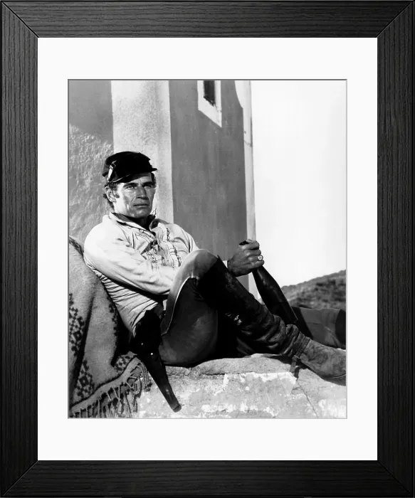 Framed Print : MAJOR DUNDEE, Charlton Heston, 1965 Framed Print : MAJOR DUNDEE, Charlton Heston, 1965