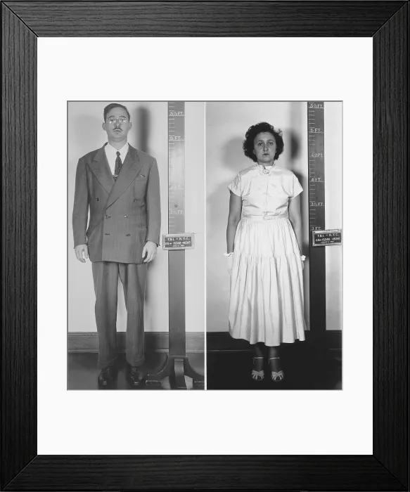 Framed Print : Accused atomic spy Julius and Ethel Rosenberg in a standing mug shot. 1951