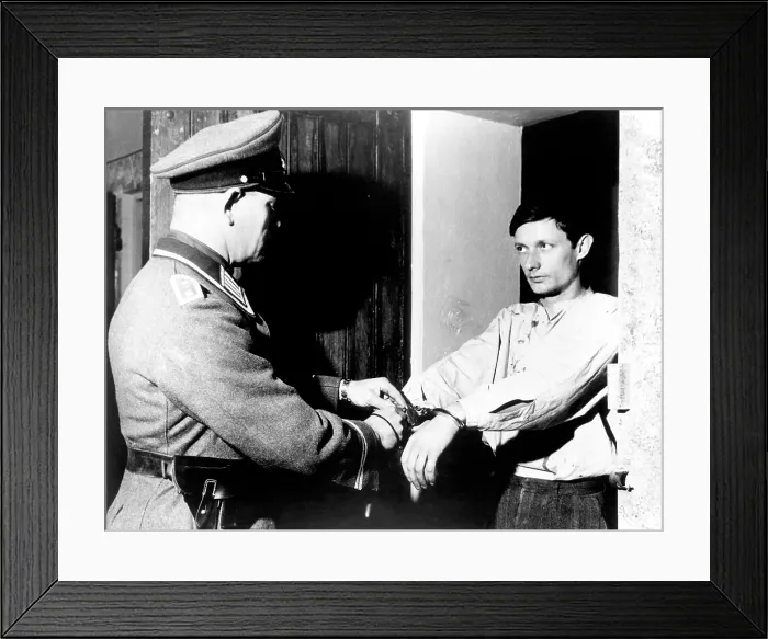 Framed Print : A MAN ESCAPED, (aka UN CONDAMNE A MORT S'EST ECHAPPE OU LE VENT SOUFFLE OU IL VEUT), Francois Leterrier (right), 1956 Framed Print : A MAN ESCAPED, (aka UN CONDAMNE A MORT S'EST ECHAPPE OU LE VENT SOUFFLE OU IL VEUT), Francois Leterrier (right), 1956