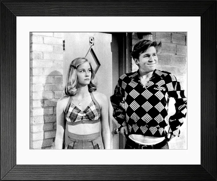 Framed Print : THE LAST PICTURE SHOW, Cybill Shepherd, Jeff Bridges, 1971 Framed Print : THE LAST PICTURE SHOW, Cybill Shepherd, Jeff Bridges, 1971