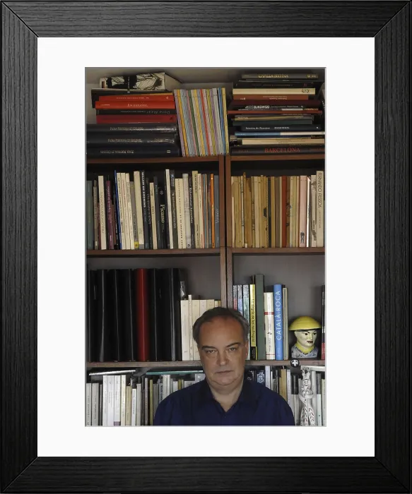Framed Print : VILA-MATASEnrique (1948). Writer. 2007. Oscar Elias / AISA / Everett Collection (184696)**US SALES ONLY**