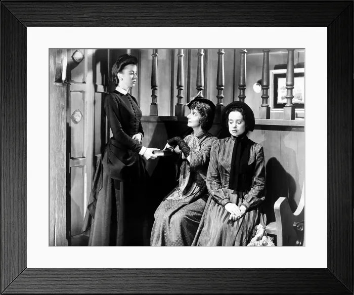 Framed Print : LADIES IN RETIREMENT, from left, Ida Lupino, Edith Barrett, Elsa Lanchester, 1941