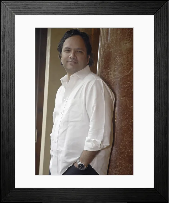 Framed Print : CHANDRAVikram (1961). Writer. 2007. Oscar Elias / AISA / Everett Collection (184745)**US SALES ONLY**